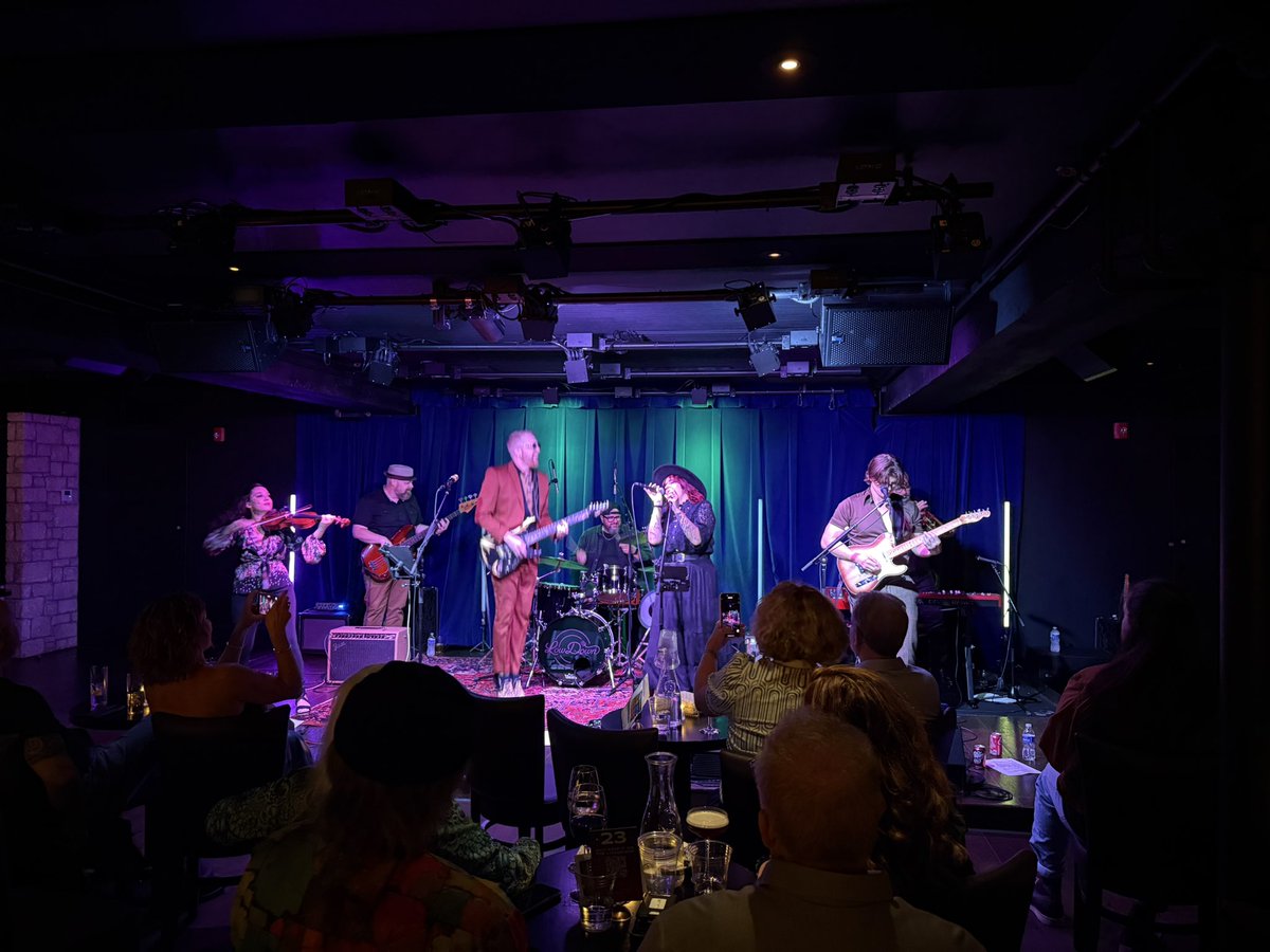 TravisSkol's tweet image. I got to see my buddy Weston Horn in a new role with The Holdouts - which is an absolutely STACKED lineup of Tulsa musicians including Jocelyn Khalaf, Mark Gibson, Bria Edwards, Nate Binion, Kourtney Roop, and Les Hodge.
They're taking a break to record their new original music.
