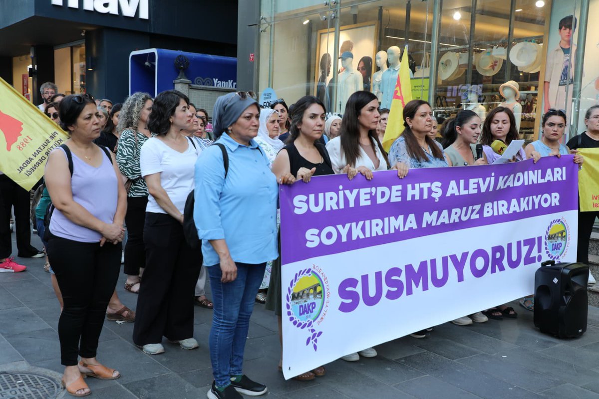 Bileşeni olduğumuz DAKP(Dicle Amed Kadın Platformu )olarak Suriye’de HTŞ’nin Alevi, Dürzi soykırımına karşı basın açıklaması gerçekleştirdik. Kadınlar olarak  ülkemizde , Ortadoğu ve tüm dünyada eşit özgür bir yaşamı savunuyoruz . Eşit ,özgür , demokratik bir yaşamı biz kadınlar