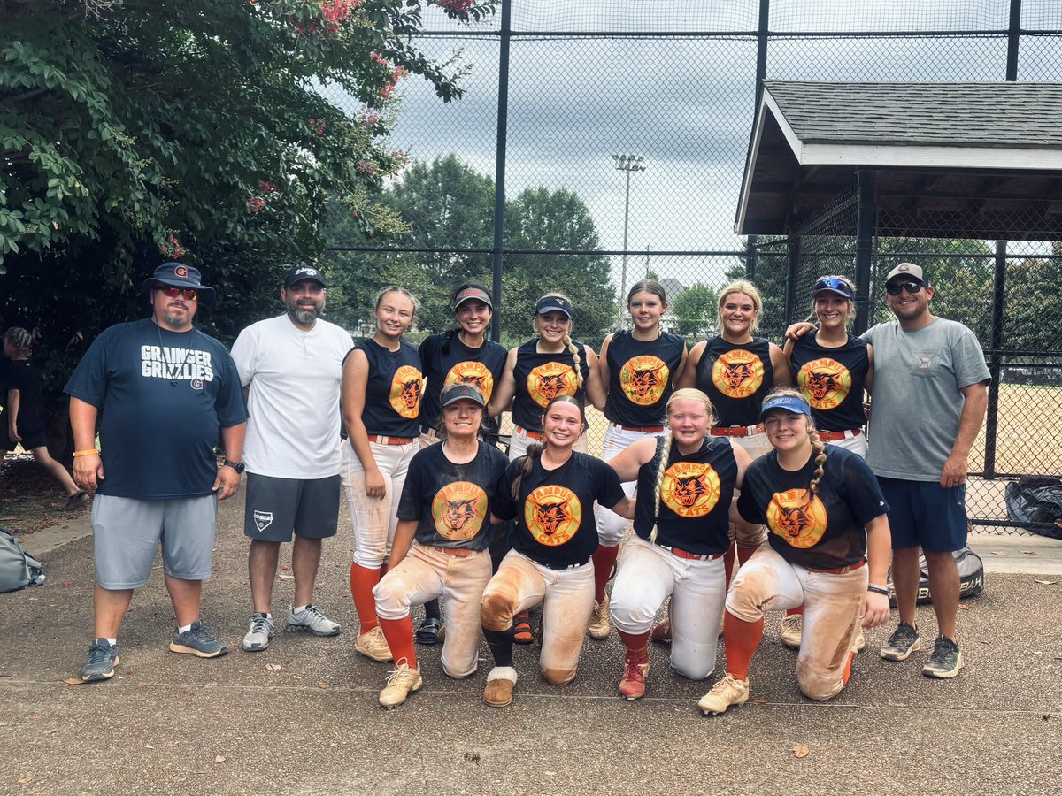 Birdie2028's tweet photo. I had so much fun picking up with some of my favorite 2025s on 😾😼WAMPUS CATS 😾😼 It was my last travel ball tournament with my sister. She leaves for @RadfordSoftball in a few weeks. Softball is so much more than a game. 😿 @ExtraInningSB @IHartFastpitch @LegacyLegendsS1 @LineDsoftball @SoftballRecruit @CoastRecruits