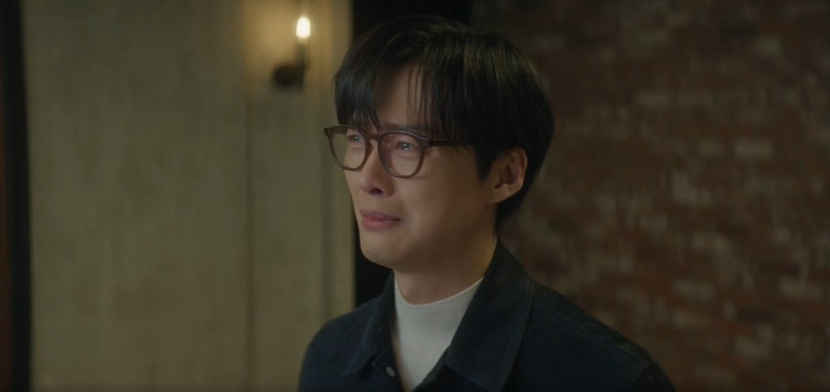 kdramamiss's tweet image. jeha imagining daeum next to him at the movie theater and his tears while looking at her photo on the poster it's so devastatingly sad #OurMovie #OurMovieEp12