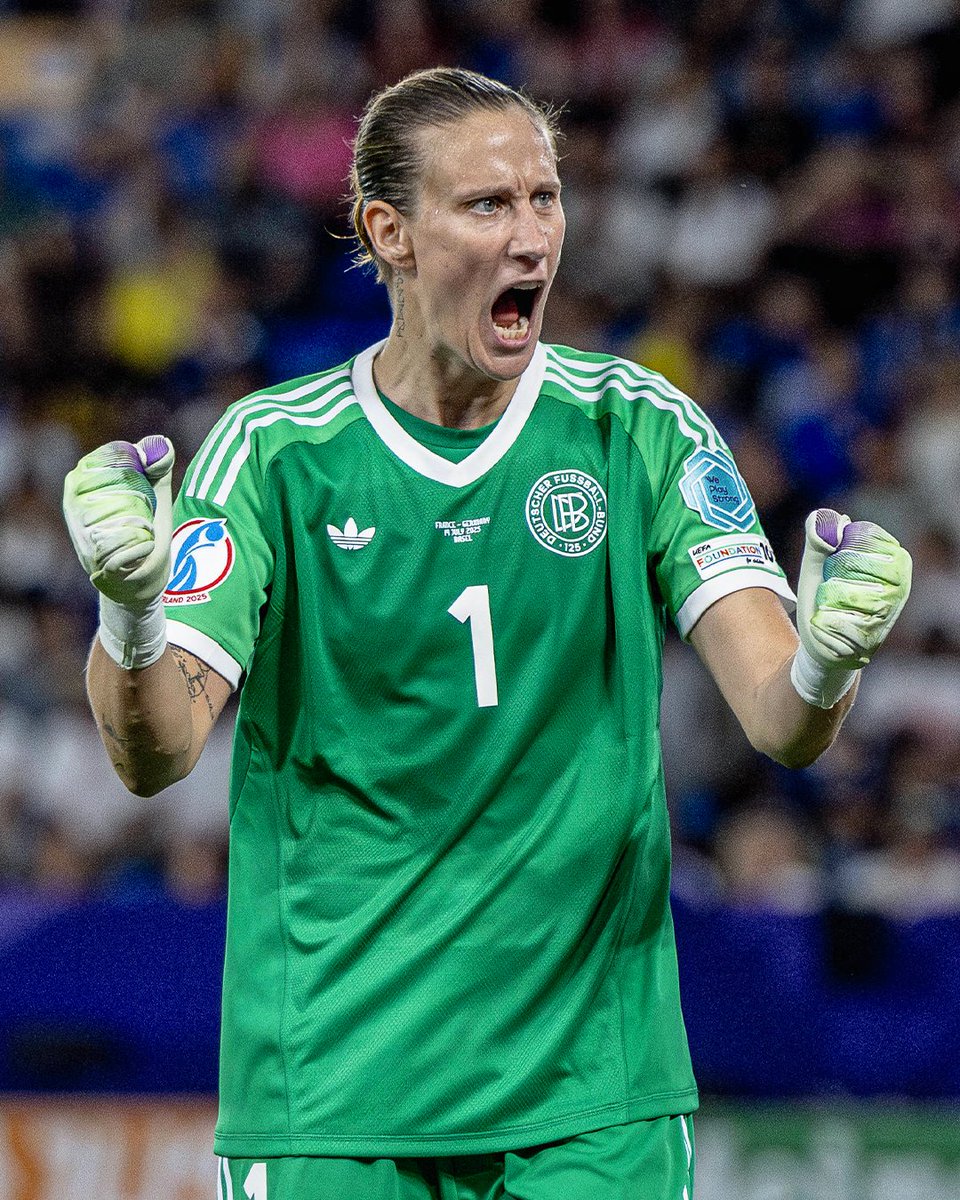 DFB_Team_EN's tweet image. Ann-Katrin Berger. Thatβs it. Thatβs the post π₯π§€
#DFB #GermanFootball #GermanWNT #WEURO25
πΈ Imago