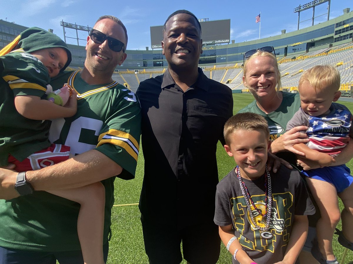 TheOriginalVoss's tweet photo. @ProFootballHOF @packers @leap36 Happy Birthday to my man @leap36!!! https://t.co/oCqY8gQKaf