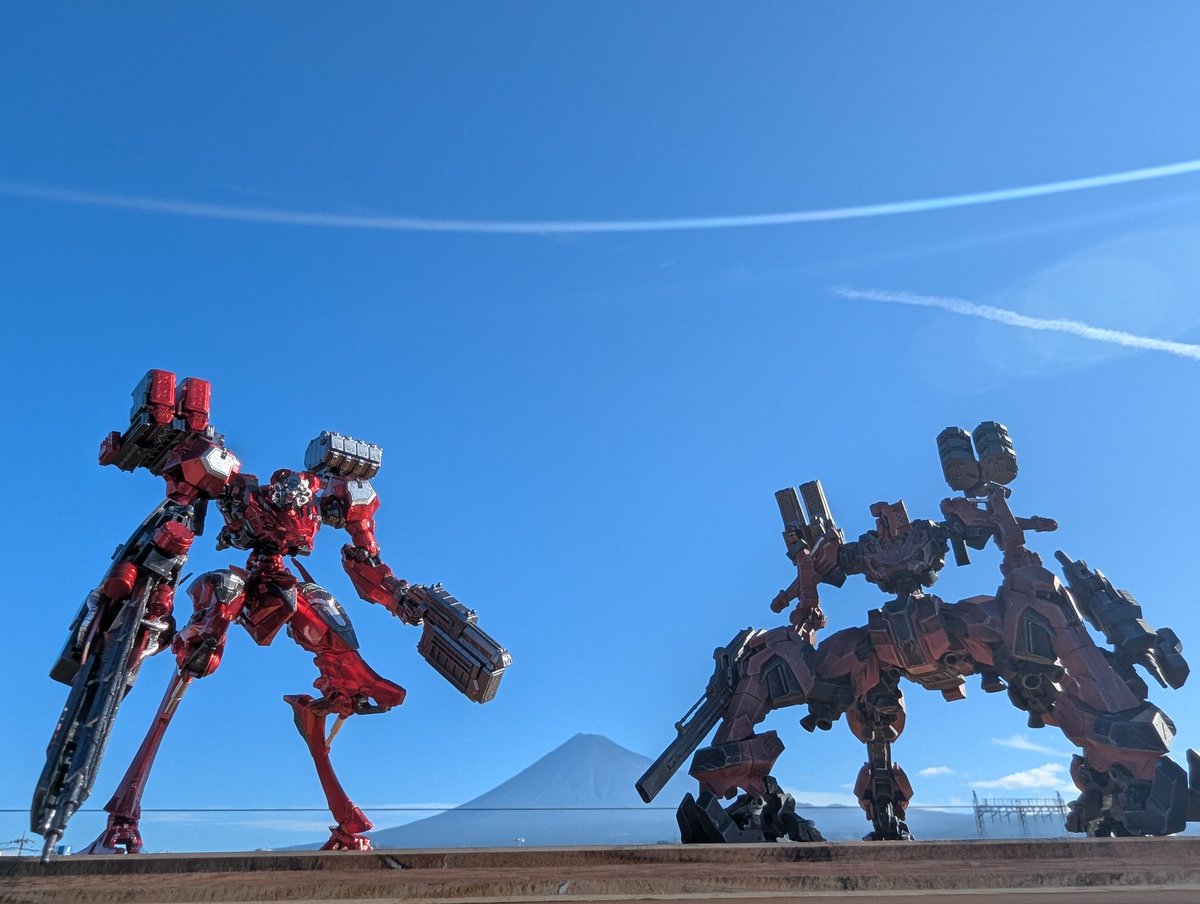 ArchitectLove55's tweet image. 余り物AC2機と夏の空
#アーマードコア6 
#プラモデルライフ