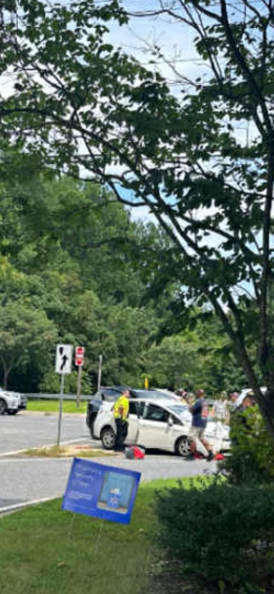 MD | CALVERT | PRINCE FREDERICK | MVC W/TRAP | 150 NORTH SOLOMONS ISLAND ROAD | WALMART-CONFIRMED 1 FEMALE PATIENT WITH HER LEG TRAPPED FROM A 2 VEHICLE ACCIDENT-6 PATIENTS TOTAL AT THIS TIME SOME ARE JUVENILE | AP112