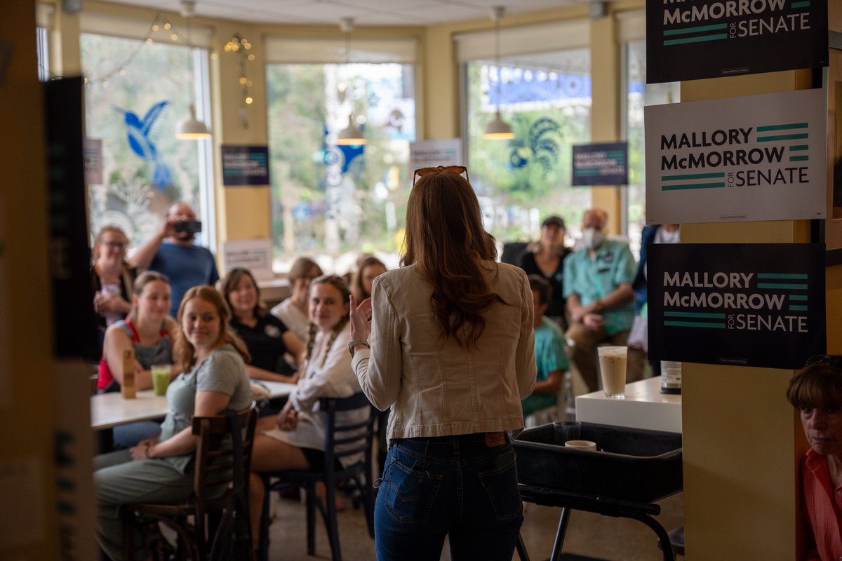 MalloryMcMorrow's tweet image. I've been hosting conversations over beers at breweries across Michigan.
It’s lots of fun... but maybe not advisable at 9am.
So thank you to That Early Bird in Grand Rapids for being home to the first McMorrow on Tap (Cold Brew Edition).
Drink responsibly ☕️🍺