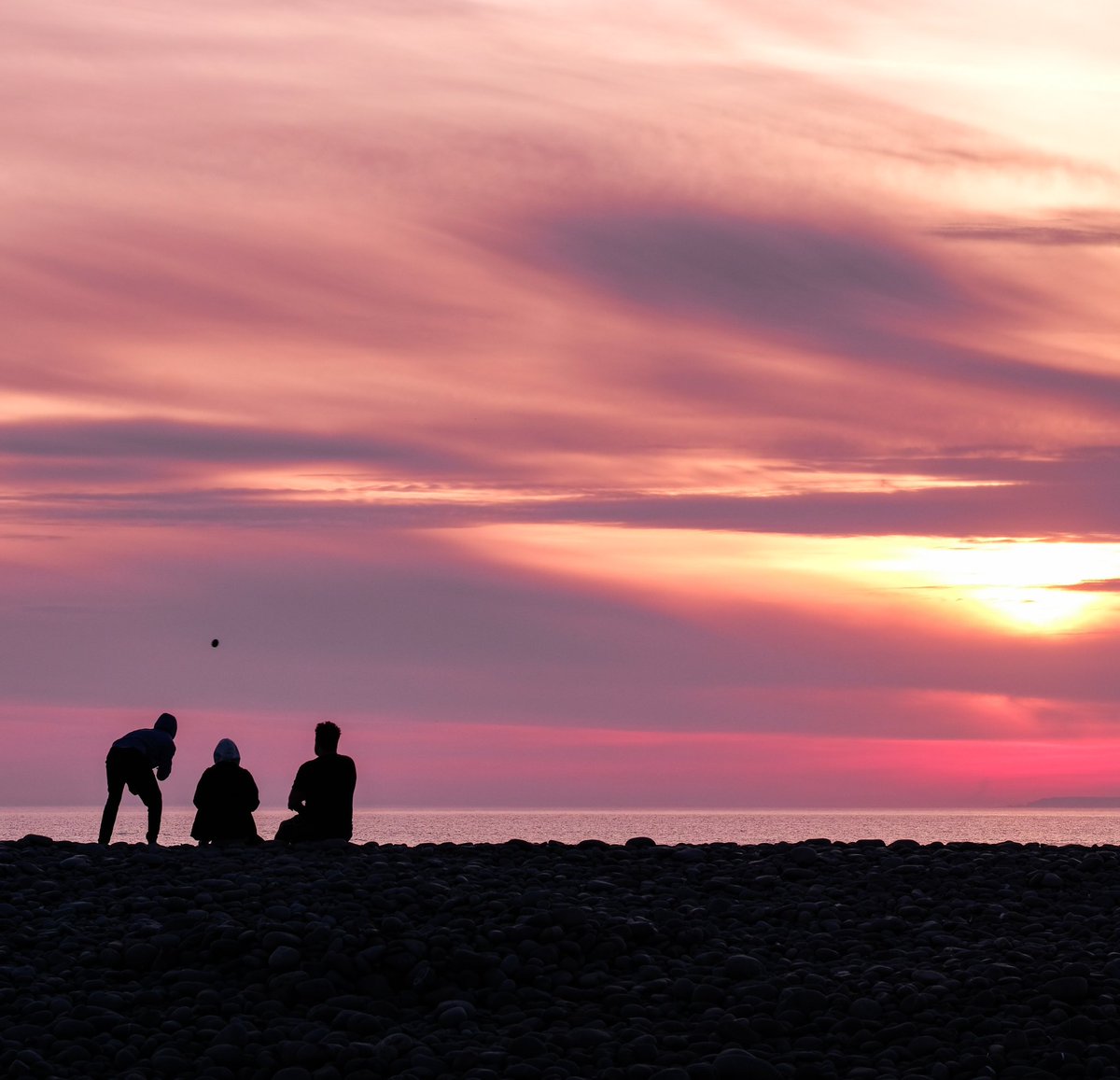 thisdevon's tweet image. ‘Soul intact on the Atlantic edge’ #devon #this_devon @northam.burrows @oceanatlanticclothing
Not this evening 😳