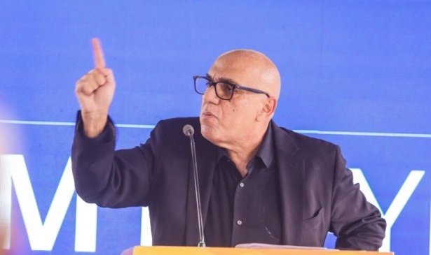 Centrealaune's tweet image. UPDATE: #Pierre_Reginal_Boulos ki nan prizon Ozetazini depi 16 jiyè 2025 pase a, deklare "li te pale, li te bay anpil enfòmasyon, anpil lòt moun pral rejwenn li nan prizon an." N ap note, Boulos nan yon chanm prizon kote li pa gen kabann pou li kouche.