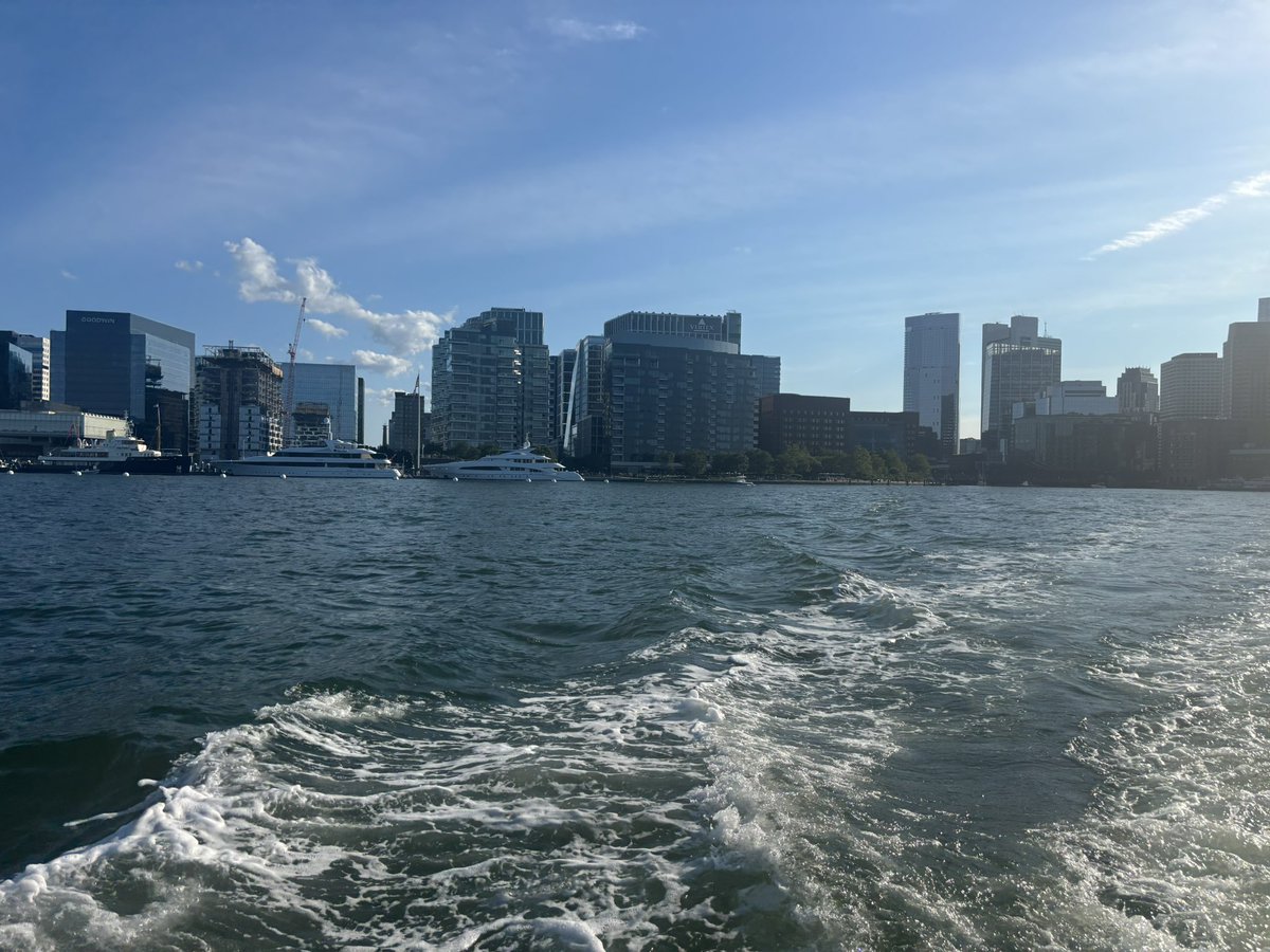 ccambises's tweet image. Farewell and adieu to you, Boston Harbour ⚓️
For we've received orders to sail back to England, but we hope in a short time to see you again. 🏴
