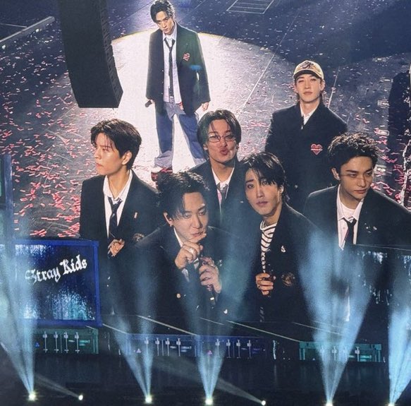 dudis🎋 vai ver o skz dnv!! tweet media
