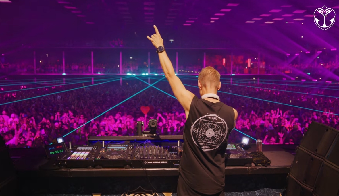 clyrasays's tweet photo. Locked in a state of trance , the purple pulled us under.
No thoughts left, just rhythm and light.
#StateOfTrance #PurpleEnergy #Tomorrowland https://t.co/NkfYG1C9eT