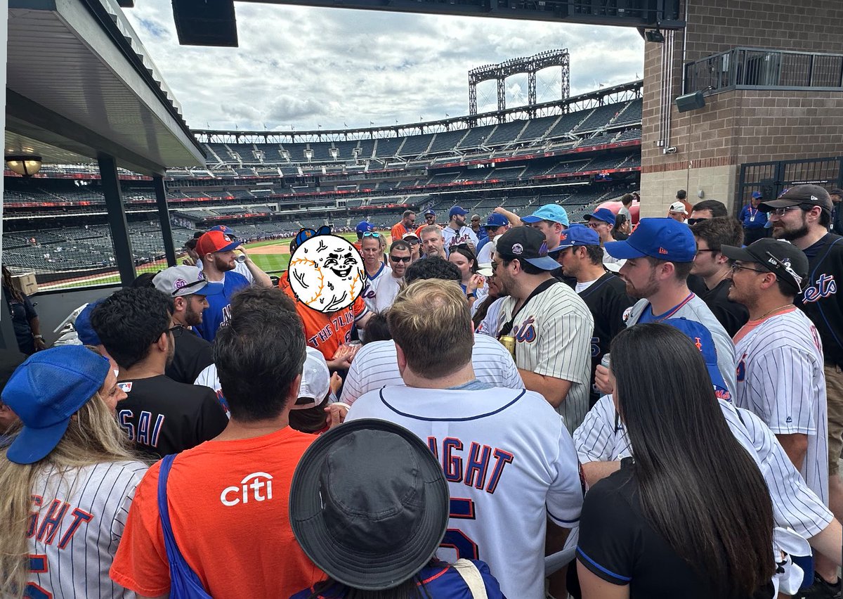 MetsJr69's tweet image. Thank you to everyone who swung by and said hi. The love was felt and super appreciated 🧡💙
📸 by @metsiesTM
