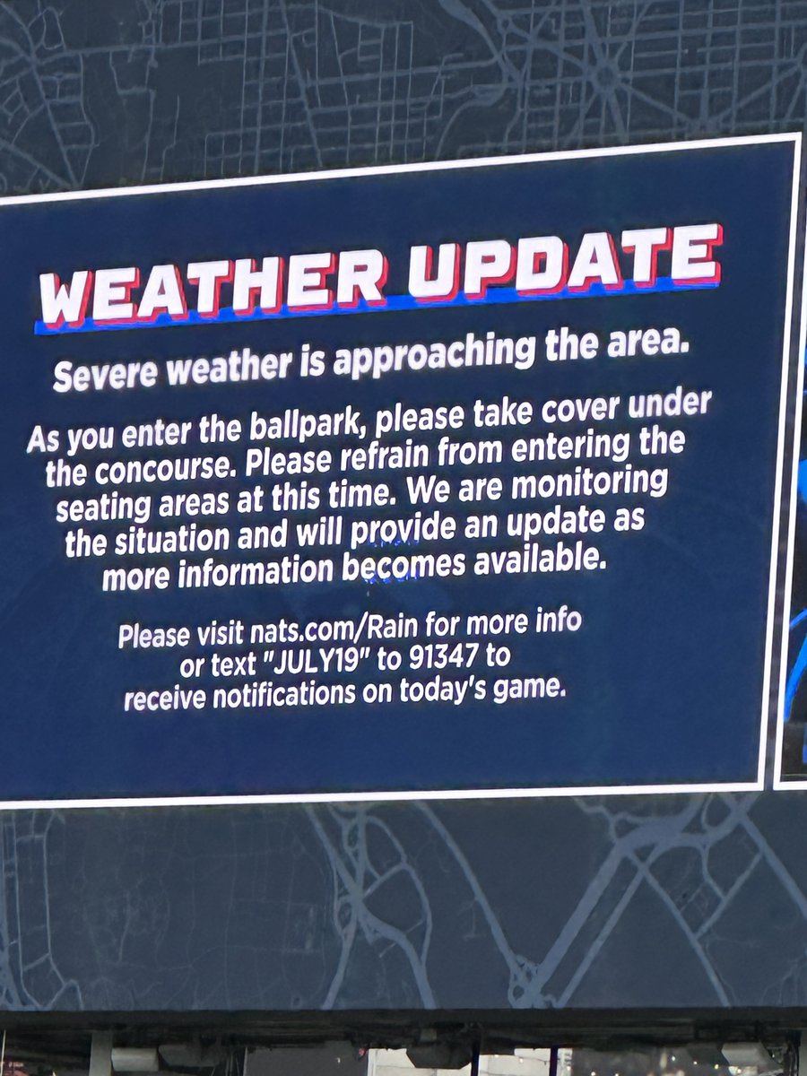 WashingtonianWx's tweet image. The @Nationals game is currently on weather delay, likely due to ⚡️lightning in the vicinity. Unknown game start time, and the tarp is NOT on the infield yet, stay tuned! #dcwx