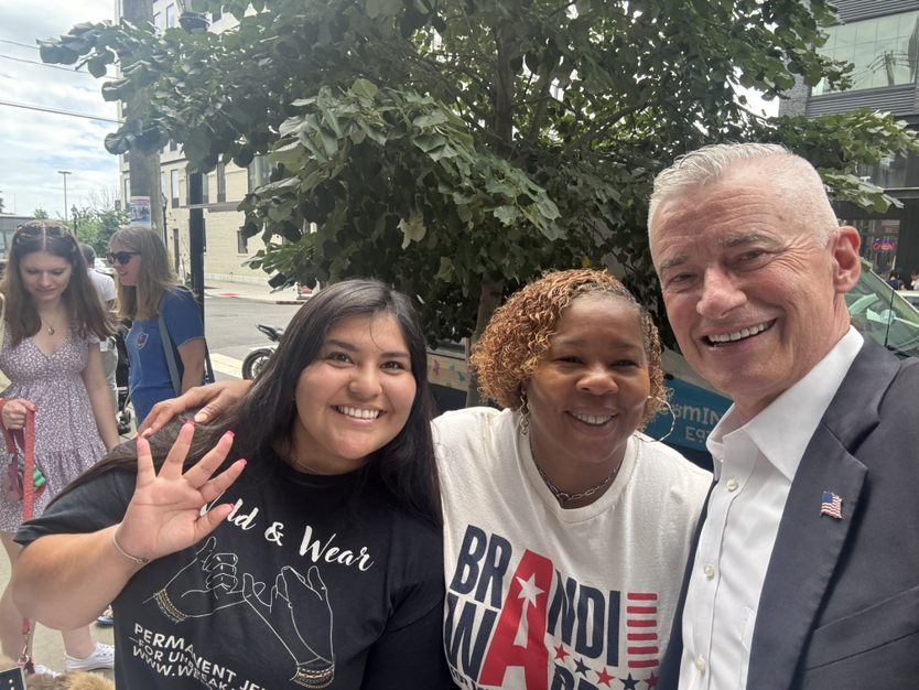 jim_mcgreevey's tweet image. Brandi and I had a great time at Café Lafayette’s Summer Party before heading over to support the “Clean Up Club’s” cleanup at Bayside Park.
Brandi was the real trooper—while I had additional commitments, she stayed and brought her signature healthy energy and strong work ethic…