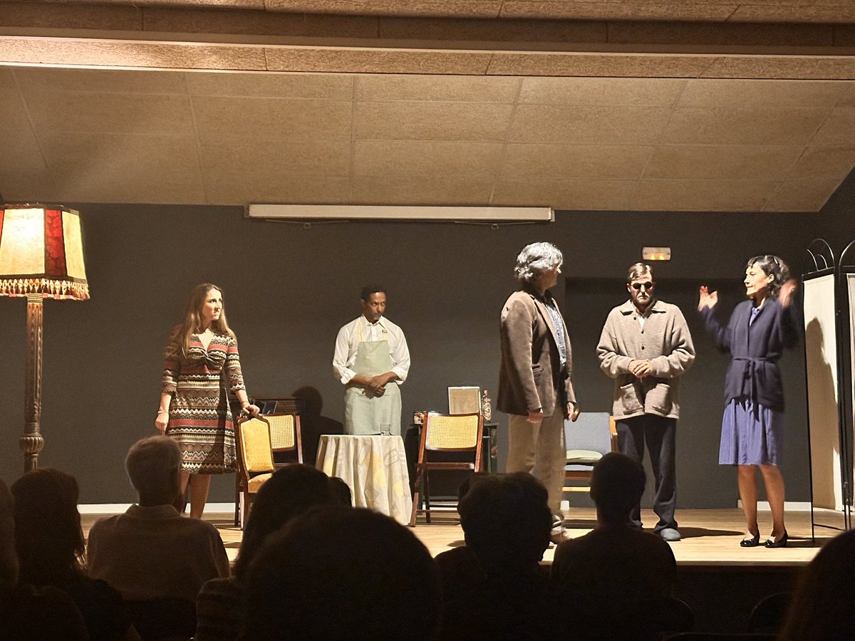 AjuntamentMollo's tweet image. Nit de teatre amb l’obra “La mobilitat de l’immòbil”