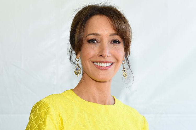 joiedevivre789's tweet image. Why is everybody so obsessed with how “great” Jennifer Love Hewitt looks at 46, and nobody talks about this woman who is 61 years old and had no work done and is beautiful and slim as she was in “Flashdance” ?