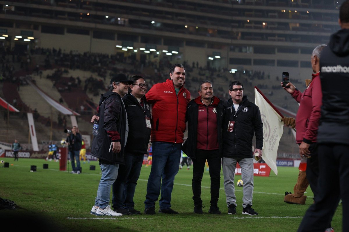 Martin Kohatsu (@martinkohatsu) on Twitter photo La U desde que asumió <a href="/jferrari5/">Jean Ferrari</a> siempre fue un club que mejoro día a día y hoy ha vuelto a ser un club de referencia donde todos los jugadores nacionales quieren llegar.
En estos 4 años se sumaron al equipo de trabajo gente como Antonio Garcia Pye o el último que ha sido Alvaro La U desde que asumió <a href="/jferrari5/">Jean Ferrari</a> siempre fue un club que mejoro día a día y hoy ha vuelto a ser un club de referencia donde todos los jugadores nacionales quieren llegar.
En estos 4 años se sumaron al equipo de trabajo gente como Antonio Garcia Pye o el último que ha sido Alvaro