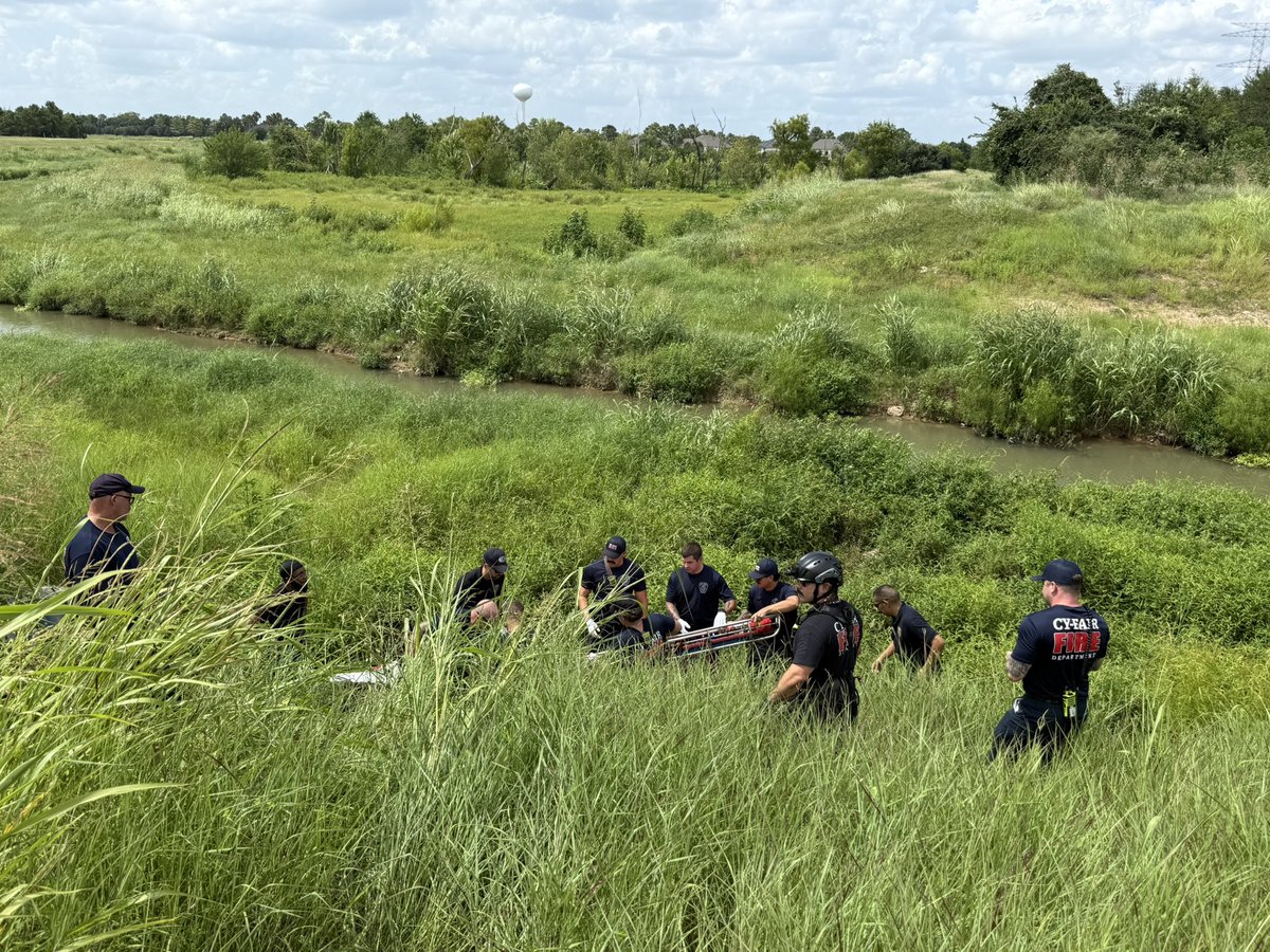 cyfairfd's tweet image. Earlier today our crews responded to a rescue off of Jones and Ranchstone for a dirt bike accident along the bayou.
Ours crews were able to quickly secure, package and transport the individual.