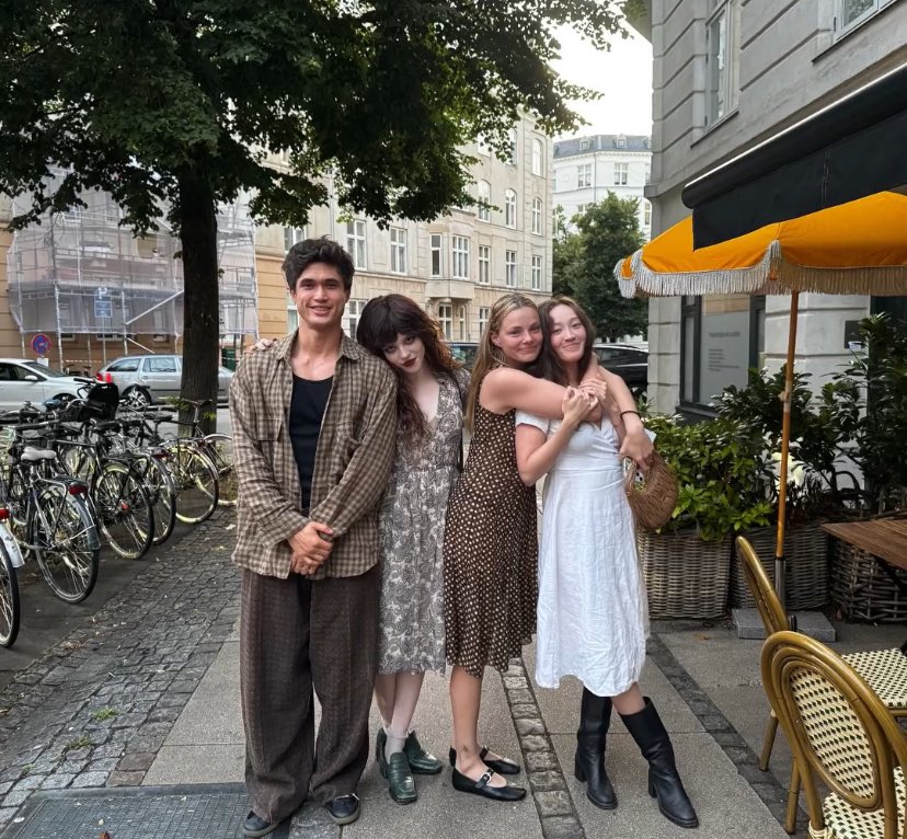 dailysoapy's tweet image. New photo of Sophie Thatcher with Kristine Froseth, Havana Rose Liu and Charles Melton