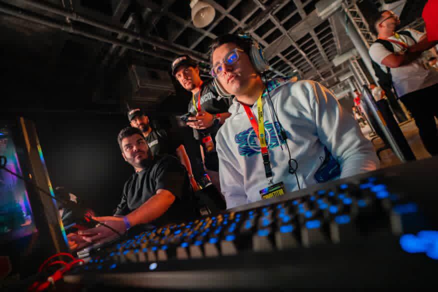 💼🎮 The game doesn’t run itself.
Behind every light, cable, and epic play, there’s a team making it all happen.
They’re the heart of Blink Respawn — no spotlight needed, just pure magic. 🙌
#BlinkRespawn2025 #TeamBlink #BehindTheGame