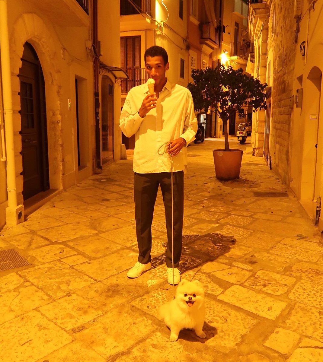 felixtennis's tweet image. Good times in Bari 🍦🇮🇹🎾🇨🇦
Finale coming up 😎
Match wasn’t entertaining enough for someone in the last pic 🥱