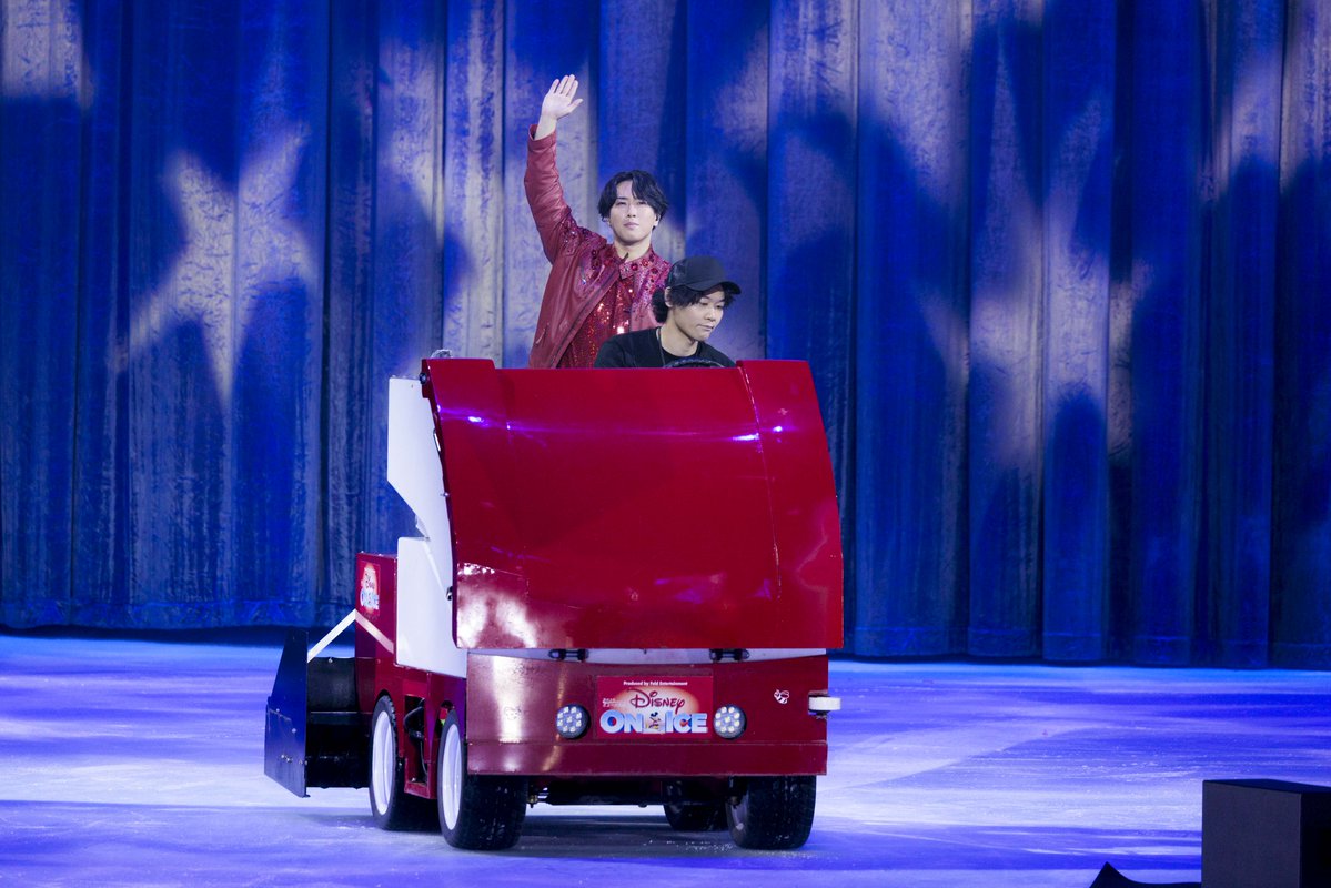 JPDisneyOnIce's tweet image. 🎉東京公演 開幕🎉
#ディズニーオンアイス 東京公演が、有明アリーナでついにスタート❣️✨
7/19(土)の17:30公演では、スペシャルサポーターの 宮舘涼太さんが登場⛸️💐 華麗なスケートと♪フレンド・ライク・ミーの生歌唱で、満員の会場は大歓声に包まれました❗️
🗓️…