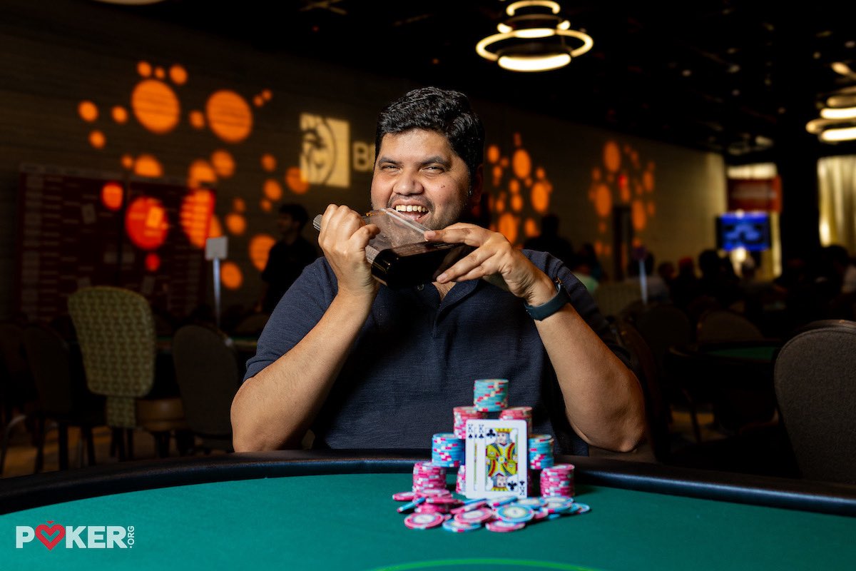 Sir, these baby Borgata trophies are NOT edible 😂

Madhan Anandan shipped the H.O.S.E. event at the Borgata Summer Poker Open earlier this week! 👉🏻poker.org/instant/96/bor…