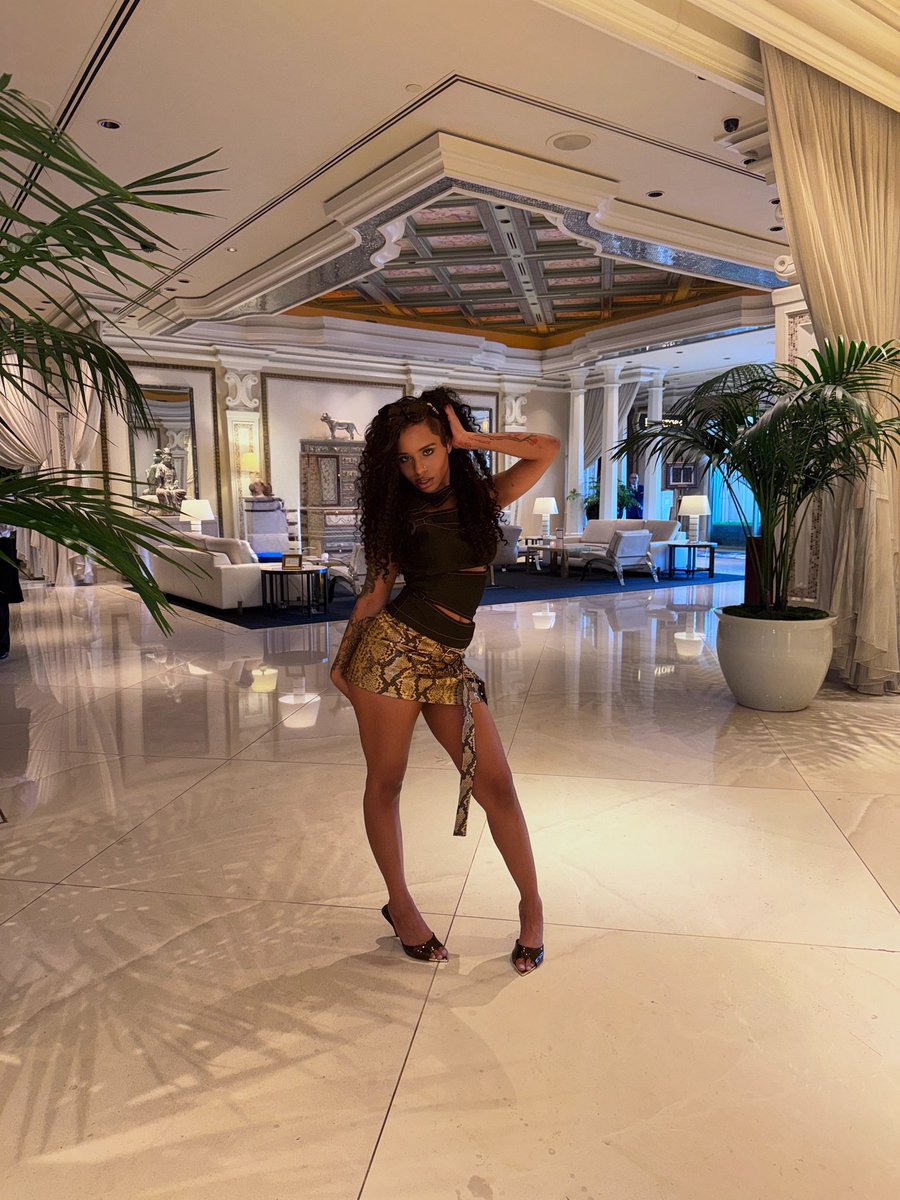 samuriaa's tweet photo. Let's all stop pretending we're not in love with me. https://t.co/ZwteEbN5Bc