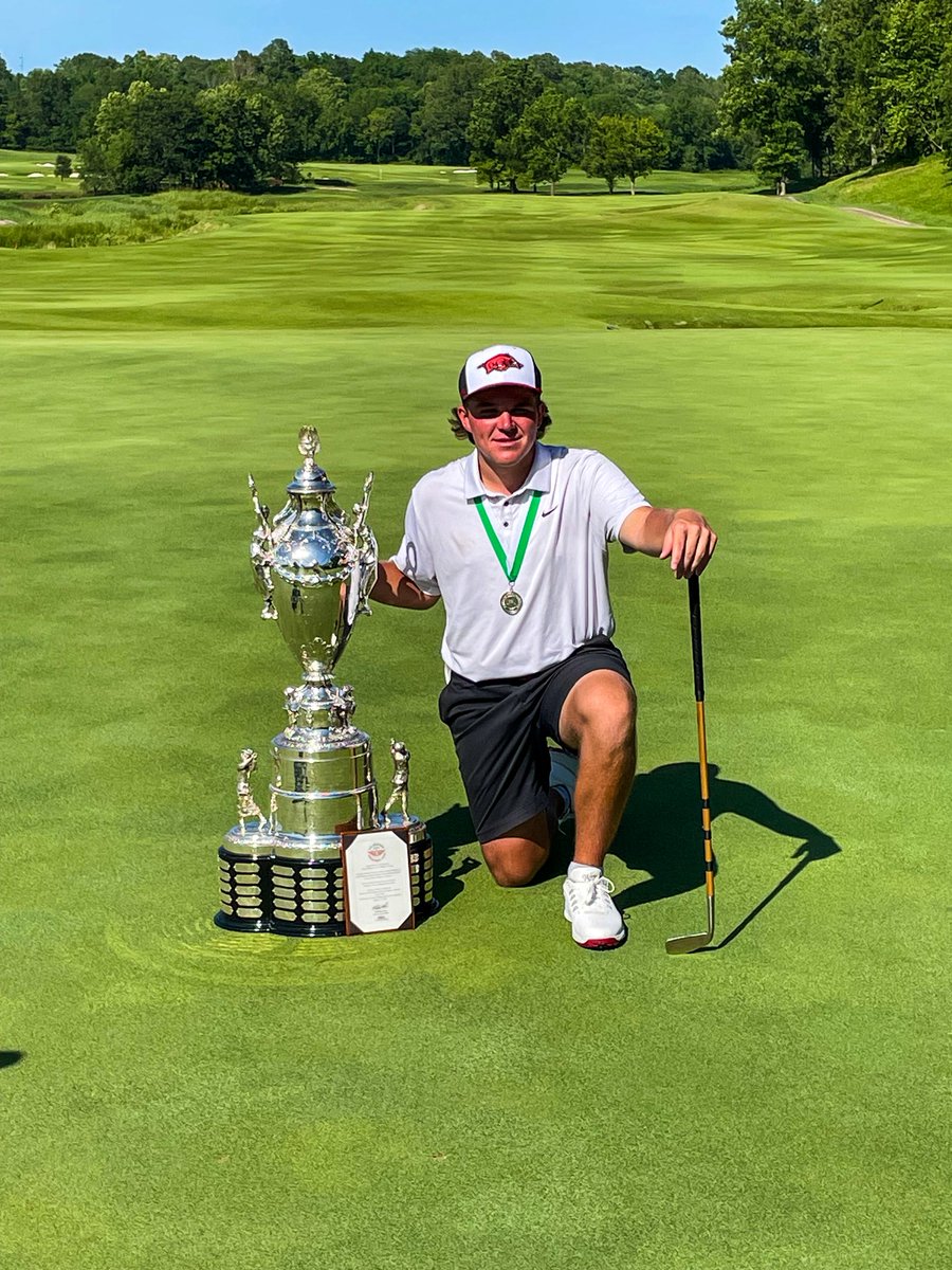 PGA_JohnDaly's tweet image. One Proud Daddy!!! 🏆 @sgagolf Champion 👊🏼 @johndalyll @razorbackmgolf @john_dalys_nashville #hitithard #hogs #razorbacks #golf #champions #trophy