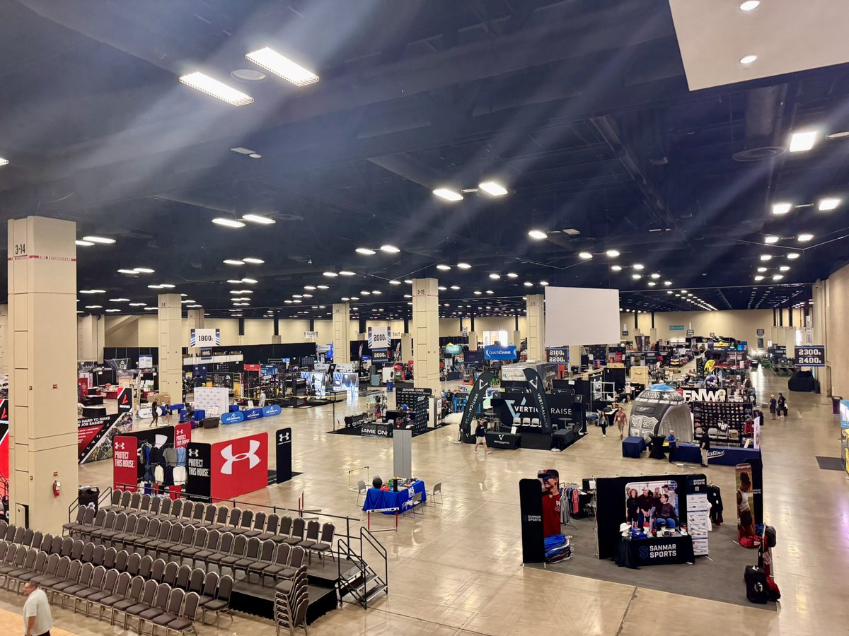 Sky_Coach's tweet image. SkyCoach is HERE at THSCA Coaching School!
Stop by to see why the most reliable replay system in football is trusted by 200+ Texas teams (and counting).
📍Booth 1423