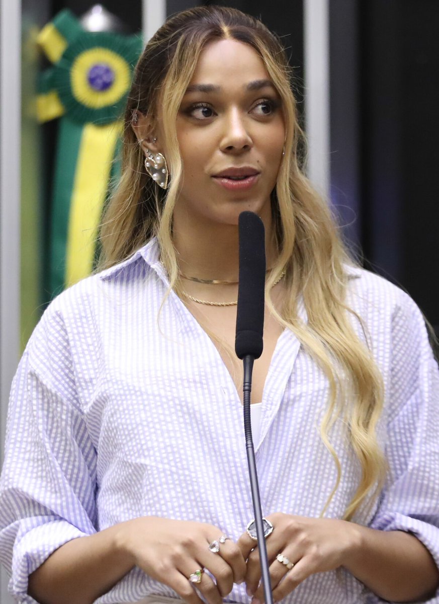veronicalima_ve's tweet image. ESTAMOS COM ERIKA HILTON!
Inadmissíveis os ataques criminosos proferidos pela bolsonarista Antônia Fontenelle contra a Deputada Federal Erika Hilton. Racismo e transfobia são CRIMES!
Exigimos que a justiça seja feita.
Não vai passar em branco!