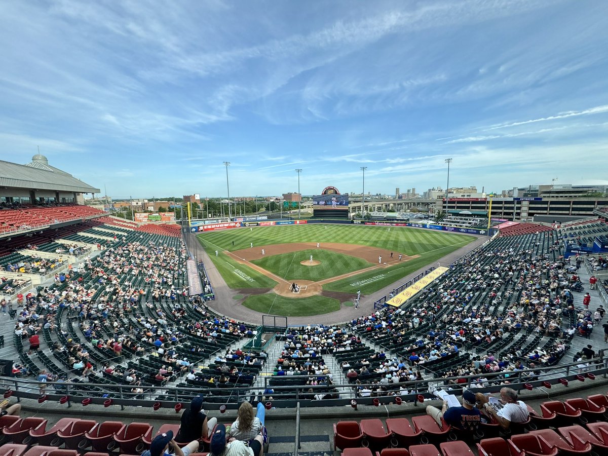 BadderUpSports's tweet image. Good evening from Buffalo! @OMAStormChasers have a chance at a series win tonight, while Rich Hill makes his 9th start with Omaha.
Hope you’ll come hang out for a bit on the radio.
📻 @1290KOIL
📱 stormchasers.mixlr.com