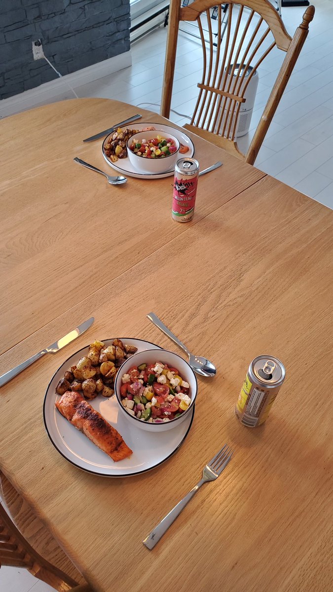 Endem__'s tweet image. Today my friendo invited me to have a good dinner with him, haven&apos;t hangout with friend irl in a long. It was a good dinner !!!  @pigawn