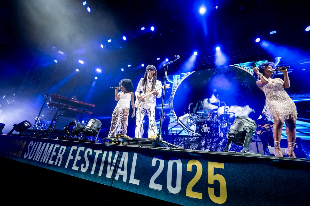 LuccaSummerFest's tweet image. Nile Rodgers &amp;amp; CHIC portano in piazza Napoleone una scaletta leggendaria. Grazie Nile per averci fatto ballare su capolavori dell&apos;arco di cinque decenni!

#LSF25

Foto di Francesco Prandoni