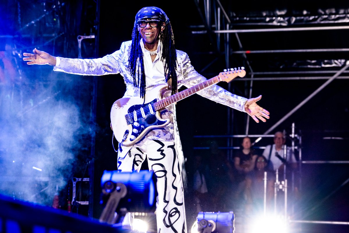 LuccaSummerFest's tweet image. Nile Rodgers &amp;amp; CHIC portano in piazza Napoleone una scaletta leggendaria. Grazie Nile per averci fatto ballare su capolavori dell&apos;arco di cinque decenni!

#LSF25

Foto di Francesco Prandoni
