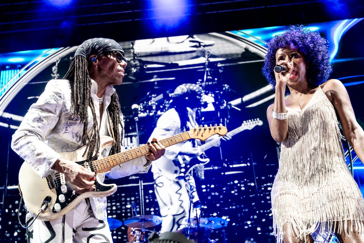 LuccaSummerFest's tweet image. Nile Rodgers &amp;amp; CHIC portano in piazza Napoleone una scaletta leggendaria. Grazie Nile per averci fatto ballare su capolavori dell&apos;arco di cinque decenni!

#LSF25

Foto di Francesco Prandoni