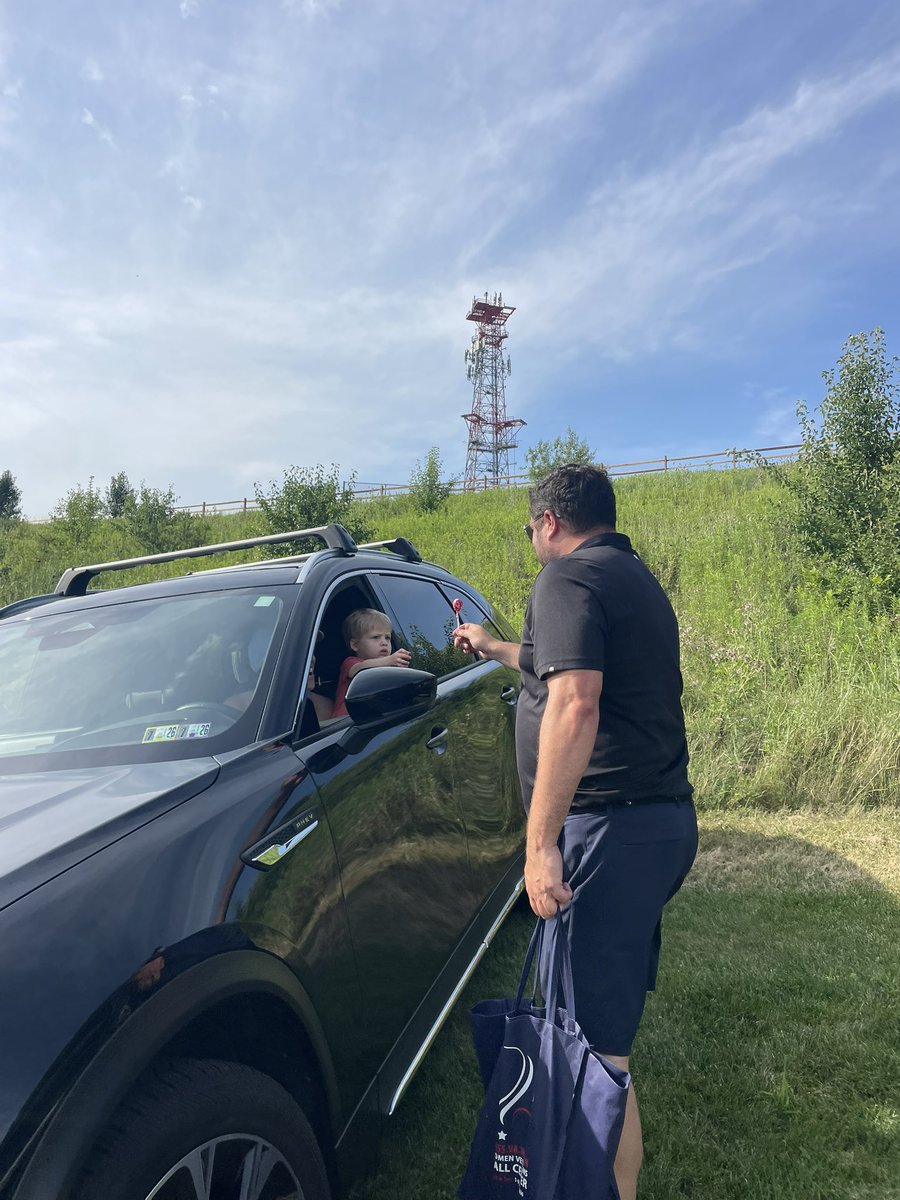 SenRobinsonPA's tweet image. Ohio Township Community Day is in full swing! I had a great time marching in the parade and seeing so many people from the community. Be sure to stop by and stay for the fireworks show!