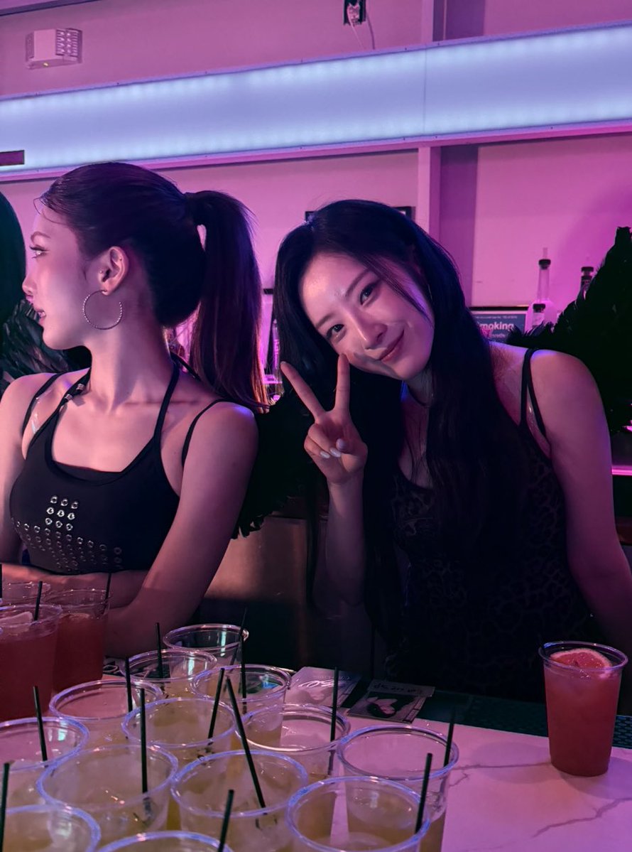i3yves's tweet image. can we all just die