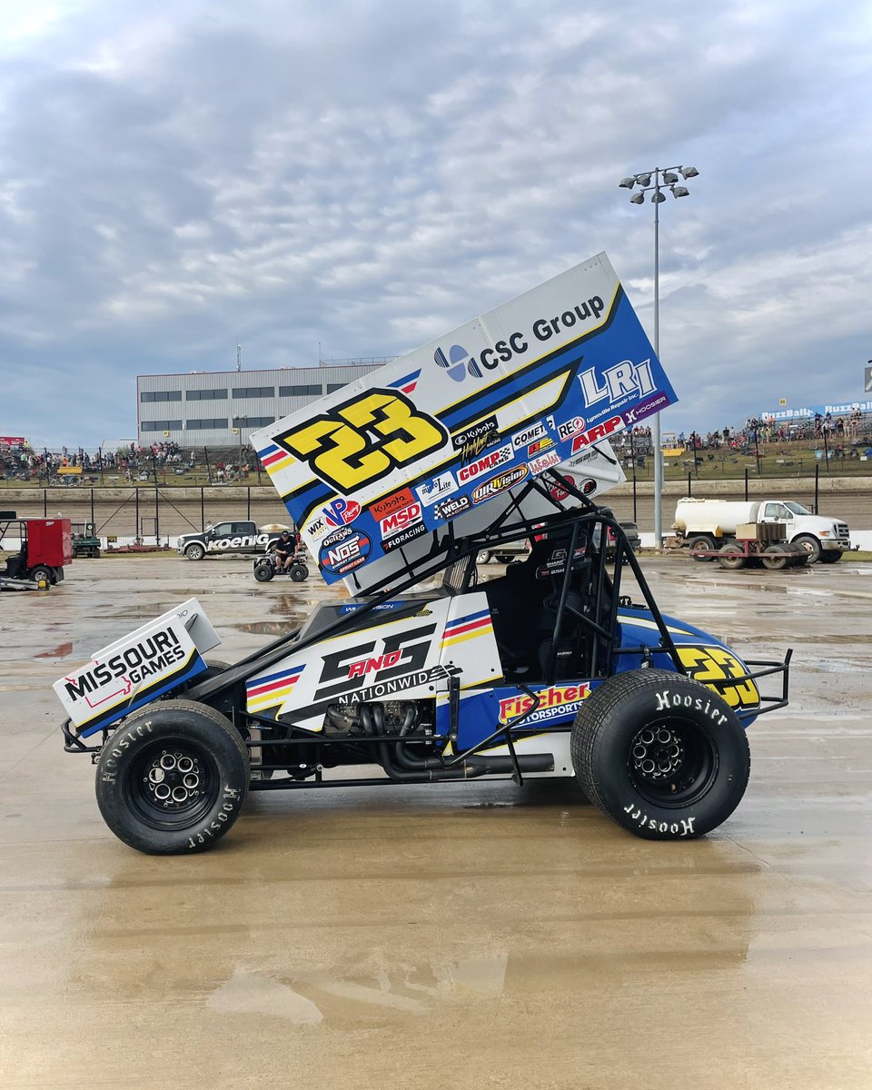 GWRacing_'s tweet image. After a brief rain delay, cars are rolling back out!
โฑ๏ธ Hot laps kick off at ๐ณ:๐ฌ๐ฌ๐ฃ๐ ๐๐ง.
@EldoraSpeedway | @WorldofOutlaws