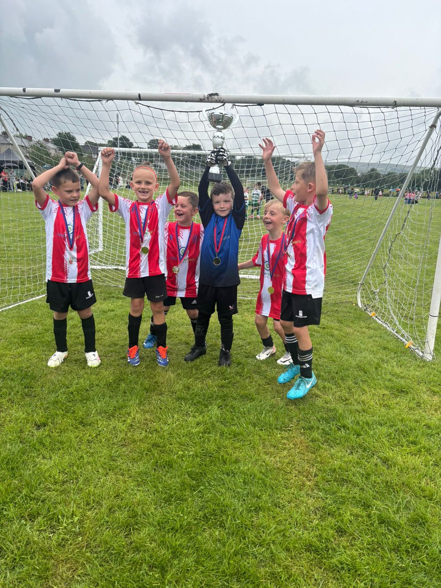 Well done to all the players playing in the Globe tournament today.

Everybody doing the club proud and the new U7 boys even managed to win the tournament 💛🖤💛🖤
