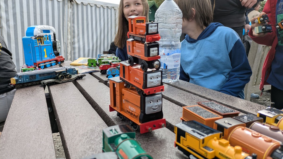 TonsOfTM's tweet image. Big Awdry Extravaganza 5 thread coming very soon (tomorrow) but for now, here are some highlights from this morning
Thanks to @DrawingTrains for arresting me and the rest of the roundhouse entertainment crew (@ivin_jamie) for the entertainment today. It's been fantastic.