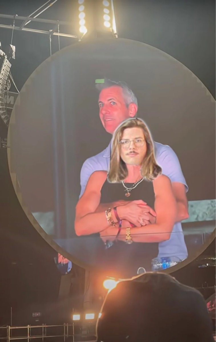 ILUMPE IS NO STRANGER TO THE JUMBOTRON BABY WE OUT HERE POPPING OUR SHIT ON TWITCH TAP IN NOW FOR MY SIDE OF THE STORY LIVE! TWITCH.TV/ILUMPE