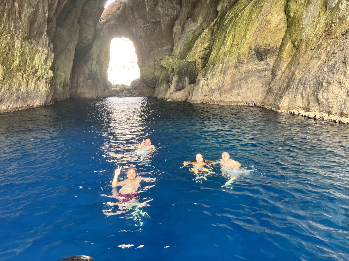 fedepinna's tweet photo. E poi arrivi all’isola di Foradada…https://t.co/OBNKp9EfBq https://t.co/2pSDHG9eP4