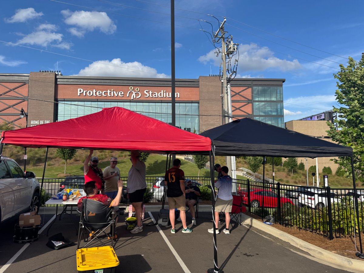 Hey <a href="/lukebryan/">Luke Bryan</a>, we’ve got free beer.