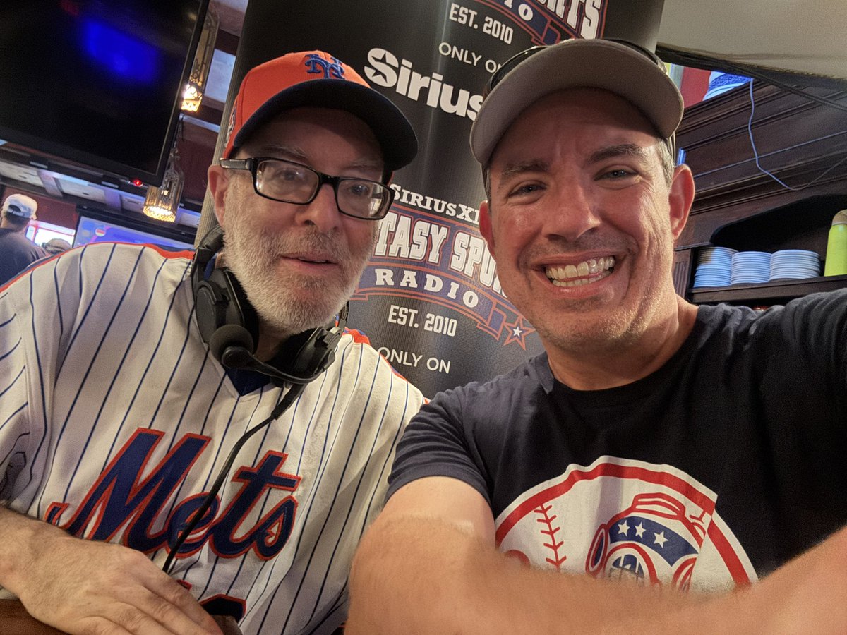 Munson1897's tweet image. Always great to chat with the legendary @scotteTheKing at the #SFB15 New York City Live Draft. Truly a class act and a pleasure to talk to.