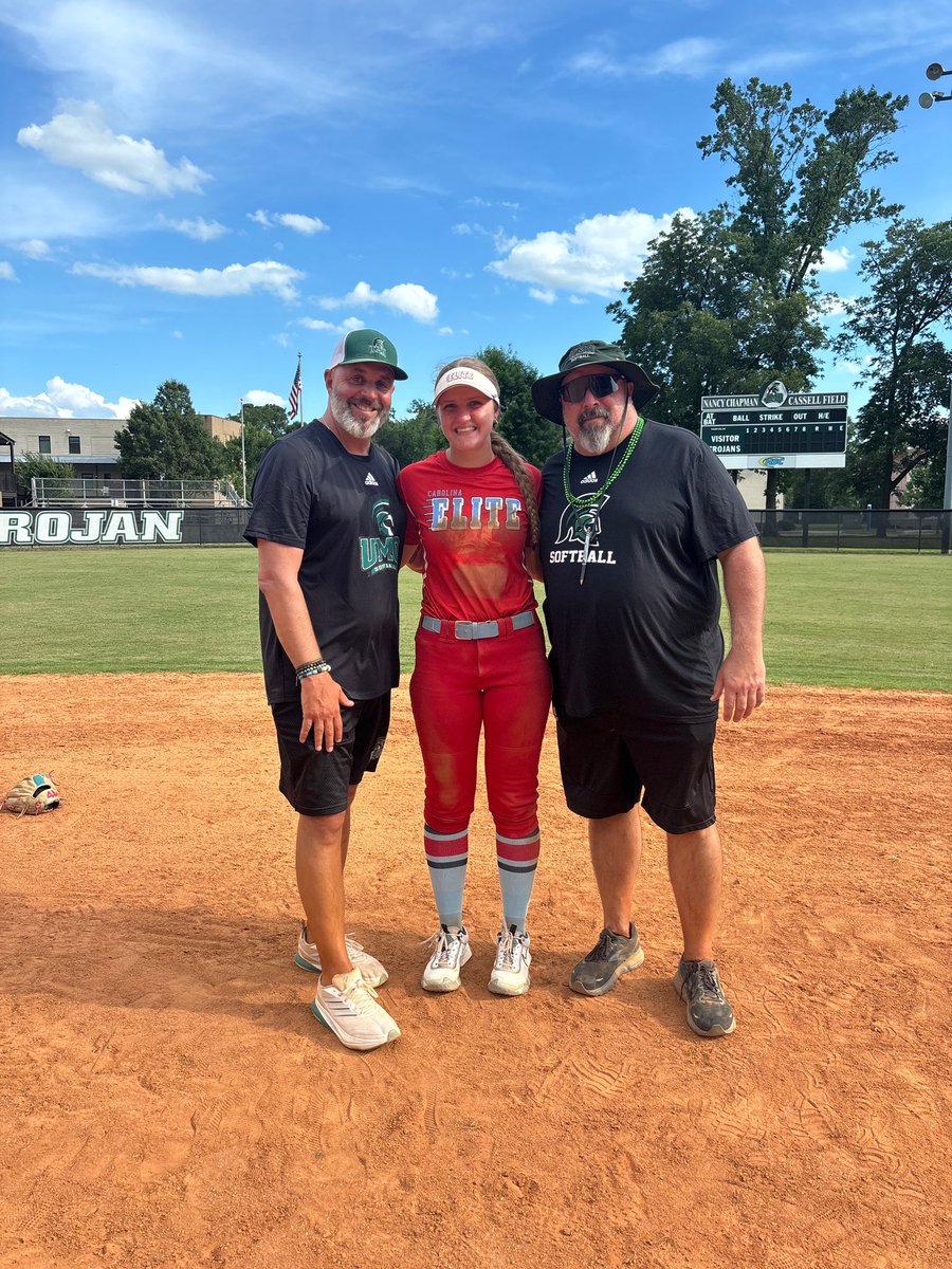Such a fun day at pickle town today!!🥒 Loved getting to spend time with coaches and players of <a href="/UMOSoftball/">Mount Olive Softball</a> . Thank you <a href="/CoachIndiaUMO/">India Kornegay</a>, <a href="/CoachJDeitz/">Jason Deitz</a>, and <a href="/TJSmothers/">CoachTJ-UMO</a> for the best time! Can’t wait to be back! <a href="/EliteOwens/">Carolina Elite Owens</a> <a href="/stjsoftball1/">St James Softball 🥎</a>