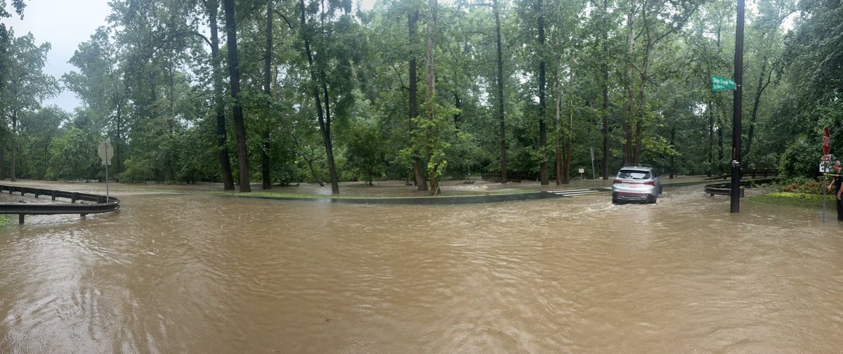 ParkPolice's tweet image. The entirety of Sligo Creek Parkway is closed down to flooding.