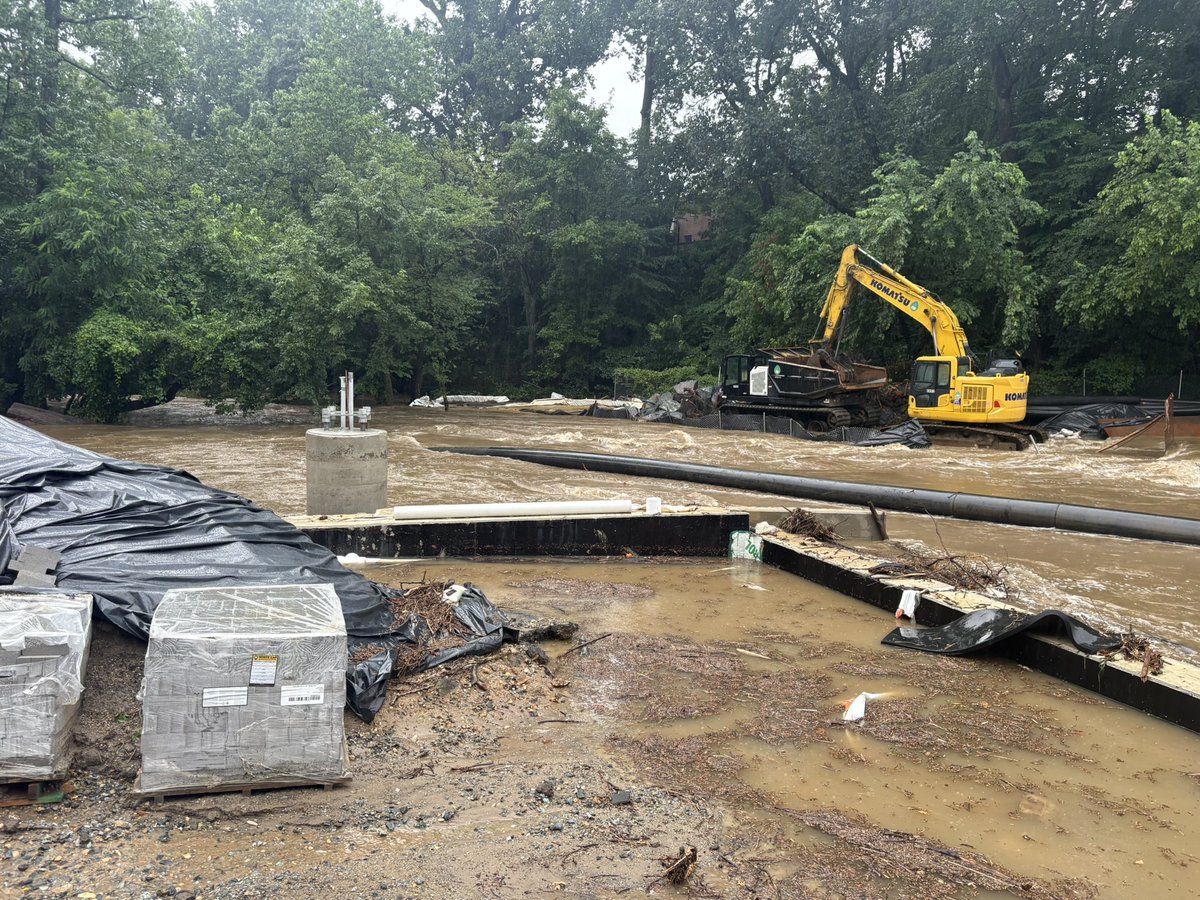 ParkPolice's tweet image. The entirety of Sligo Creek Parkway is closed down to flooding.
