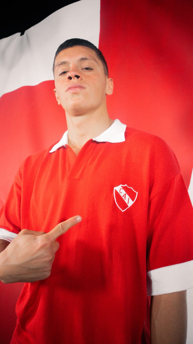 Store_CAI's tweet image. Llevá la historia puesta 🇦🇹

Camiseta tejida retro que conmemora nuestra 6ta Libertadores de 1975. 

¡Ingresá a independientestore.com.ar y conseguila!

El lunes disponible en nuestras tiendas.