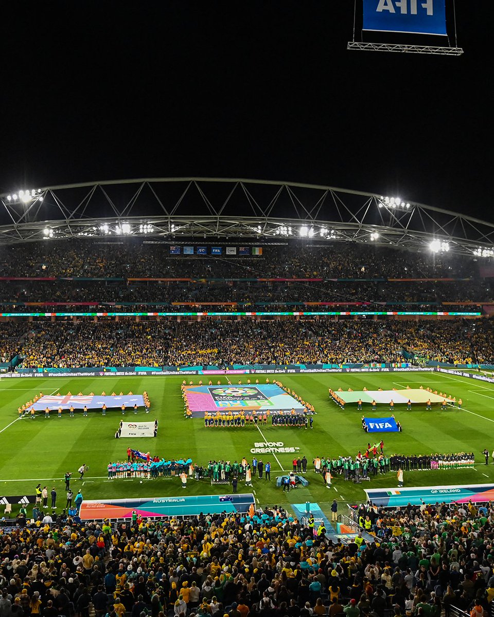 TheMatildas's tweet image. A night we'll never forget ❤️🏡
🗓 #OnThisDay in 2023, 75,784 fans packed into Stadium Australia to watch us play our opening game of the #FIFAWWC on home soil, kicking off our tournament with a 1-0 win over the Republic of Ireland! 👏
#Matildas
