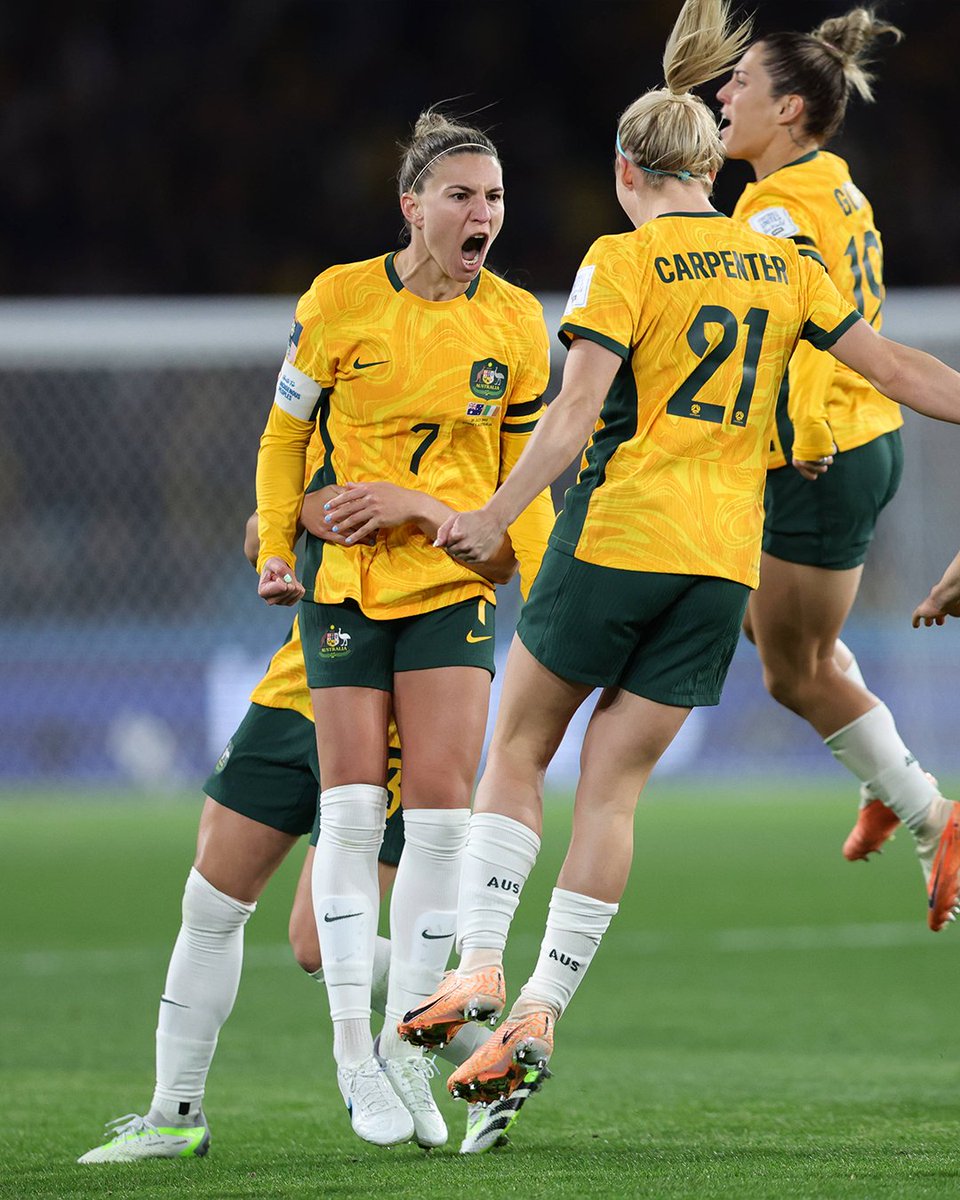 TheMatildas's tweet image. A night we'll never forget ❤️🏡
🗓 #OnThisDay in 2023, 75,784 fans packed into Stadium Australia to watch us play our opening game of the #FIFAWWC on home soil, kicking off our tournament with a 1-0 win over the Republic of Ireland! 👏
#Matildas
